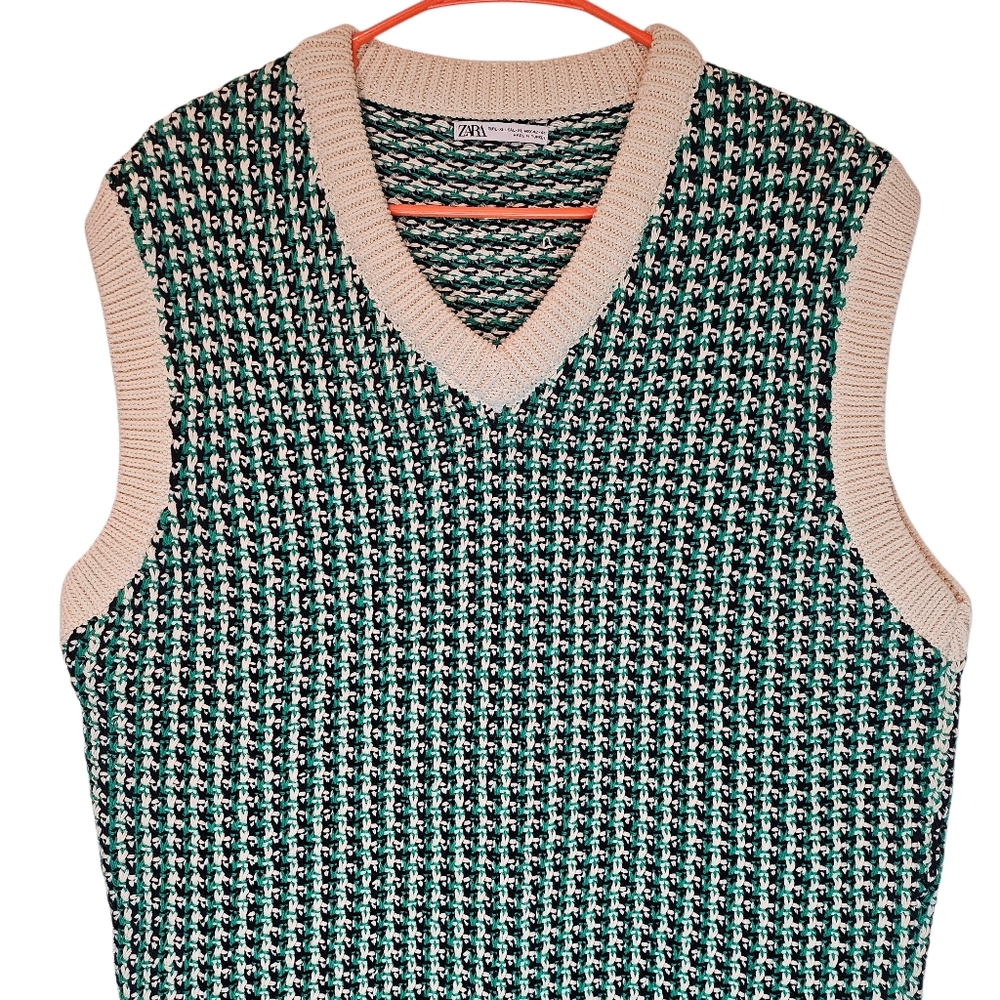 Zara Mens V-Neck Sweater Vest in Green, Cream Size Large/ XLarge - Picture 2 of 9
